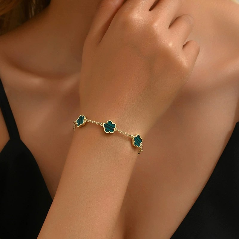 Hot Selling Five-Petal Flower Five-Leaf Clover Bracelet for Women European and American Fashion Five-Leaf Flower Bracelet Personalized Simple Versatile Hand Jewelry