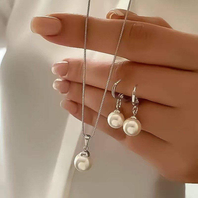Imitation pearl jewelry set—silver