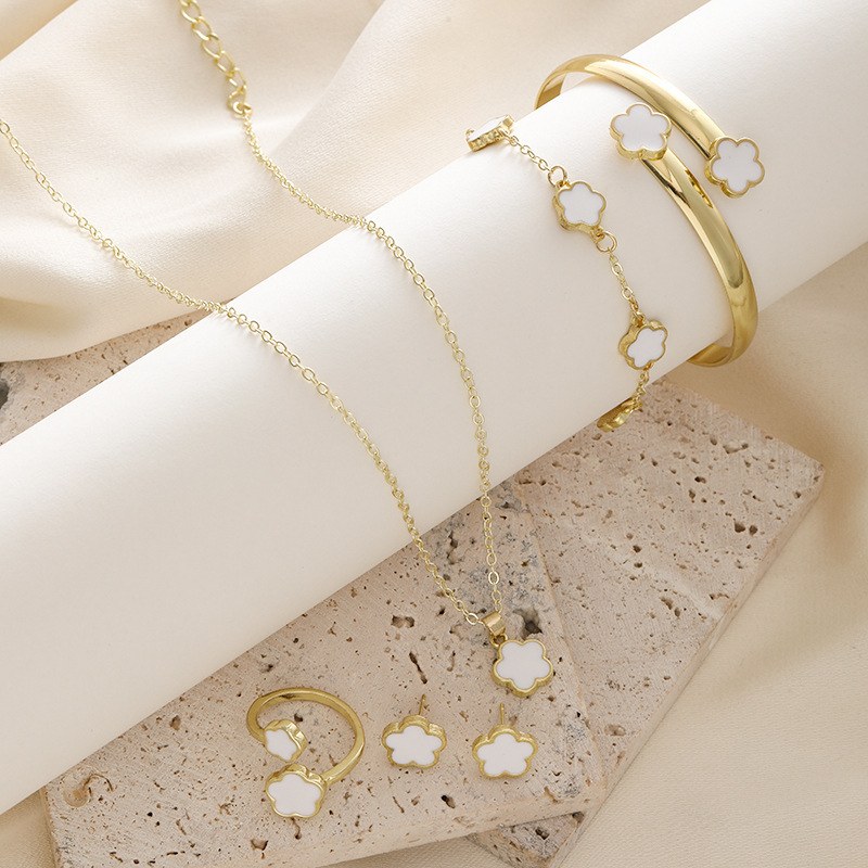 Gt white clover set