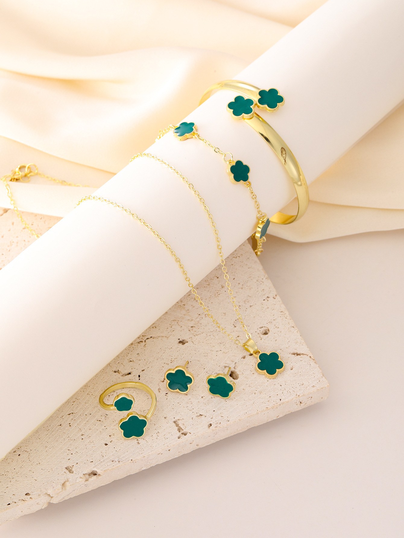 Gt green clover set
