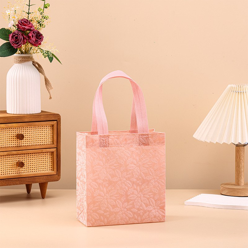 Champagne Clover - Champagne four-leaf clover; 20*18*8; patterned non-woven fabric